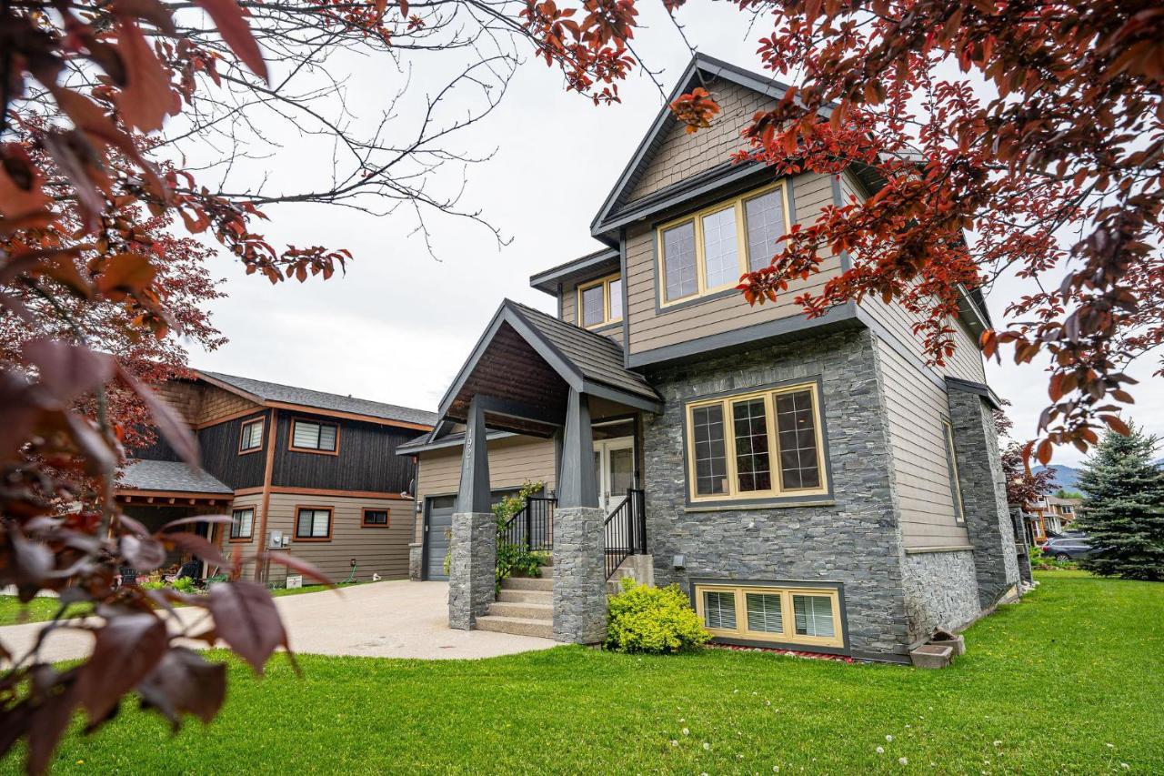 Aspen Lodge By Revelstoke Vacations Exterior photo