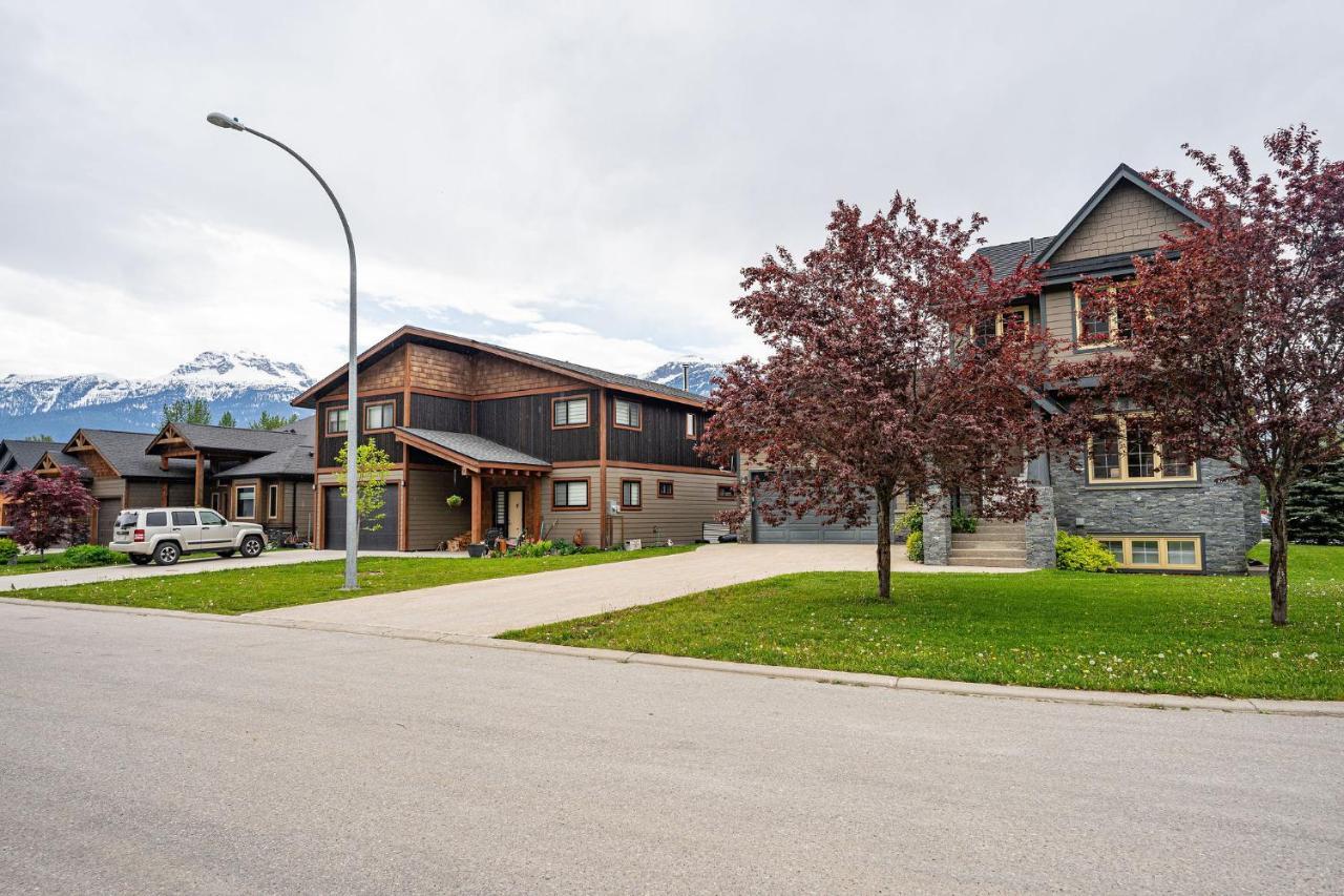 Aspen Lodge By Revelstoke Vacations Exterior photo