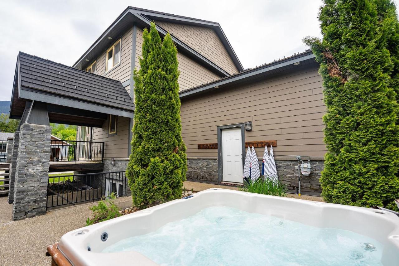 Aspen Lodge By Revelstoke Vacations Exterior photo