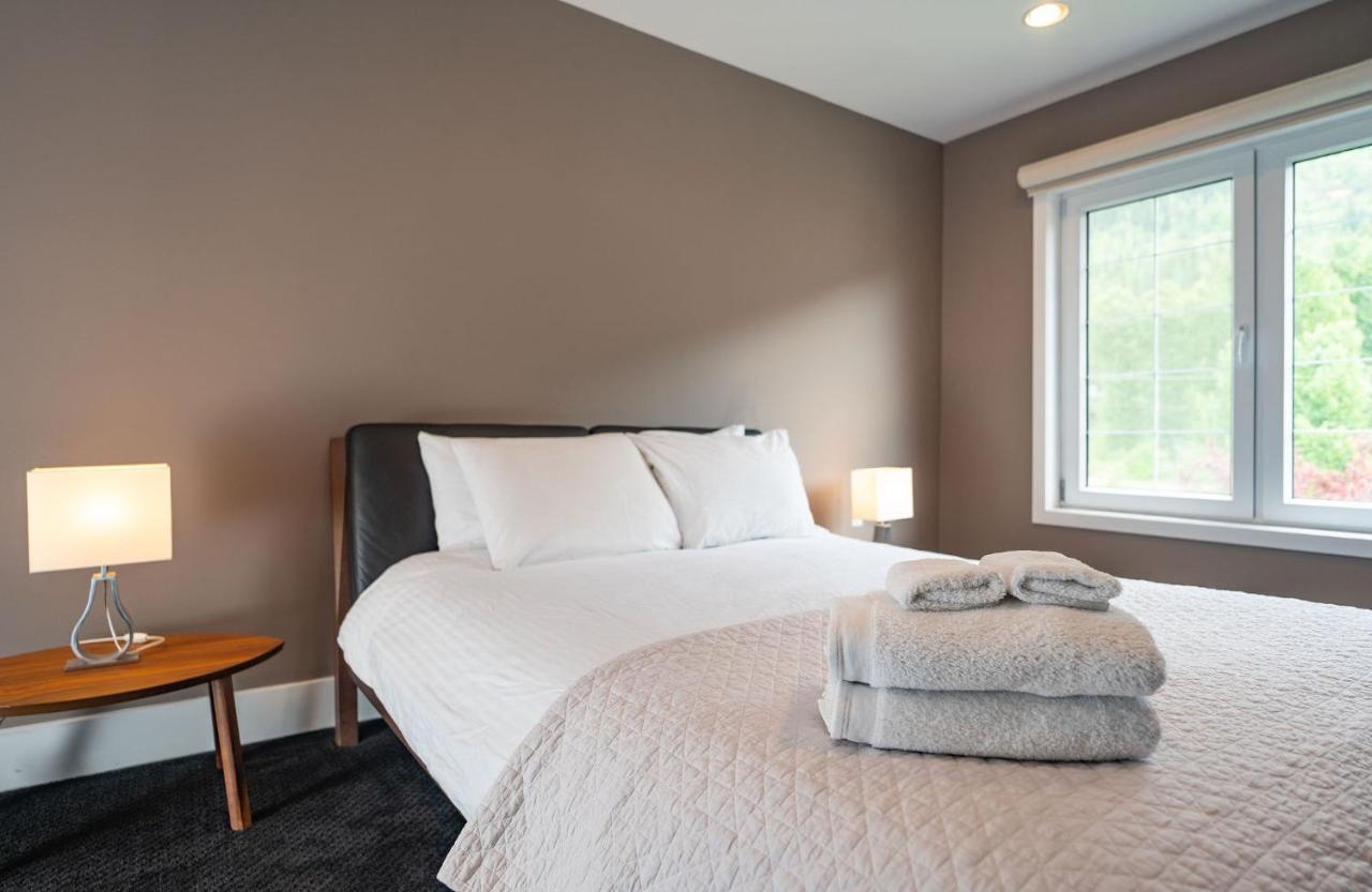Aspen Lodge By Revelstoke Vacations Exterior photo